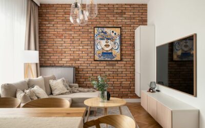 Světlý byt s cihlovou stěnou a obklady ve vzhledu džínoviny